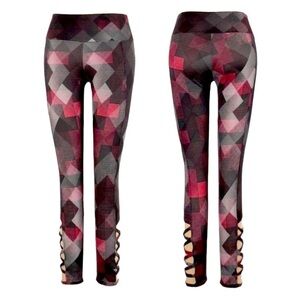 Onzie Geometric Print Red Cut Out Ankle Crop Leggings Size XS